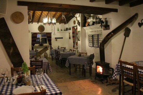 To Kazani Traditional Tavern