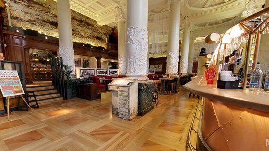 Revolution Bar & Kitchen