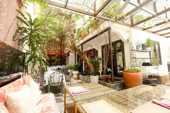 La Maison Wine Grill Bar