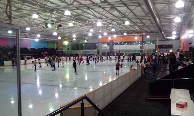 Festival Mall Ice Rink
